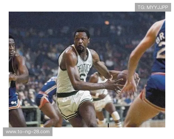 比尔·拉塞尔：篮球传奇的辉煌生涯与他对体育精神的深远影响