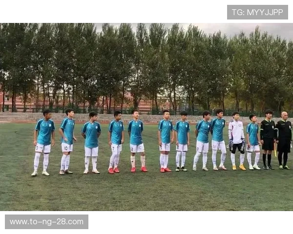 常德足球队奋勇拼搏展现实力 力争在国内赛场创造佳绩