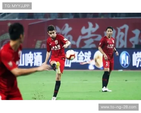 上港与智诚激战正酣赛果揭晓引发球迷热议与期待 上港与智诚激战正酣赛果揭晓引发球迷热议与期待